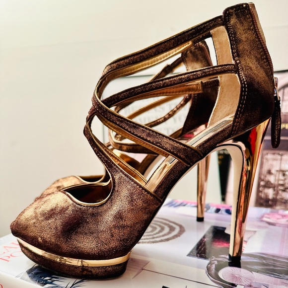 BCBGMAXAZRIA Bronze Platform Strappy Zip Back Peep-Toe Pumps, Size 7 1/2 - Picture 5 of 10